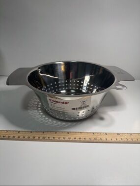 NEW Stainless Steel 18/10 Colander Side Handles made Pakistan 186 oz  7.8 inches